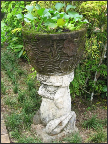 2800_Resort_Statues