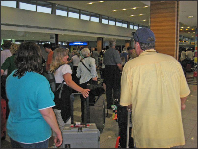500_Arrival_LuggageCollection
